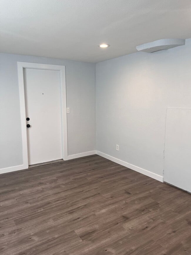 Building Photo - 5622 35th Ave E