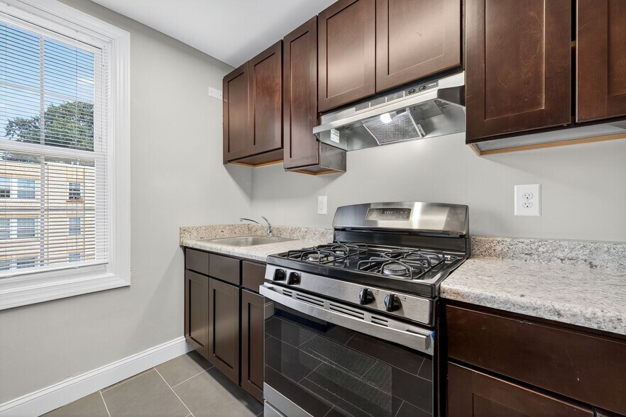 Primary Photo - Chillum Manor Apartments