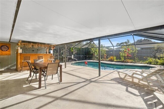 Building Photo - 2542 SW Kensington St