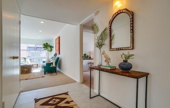 Building Photo - 1127 E Del Mar Blvd