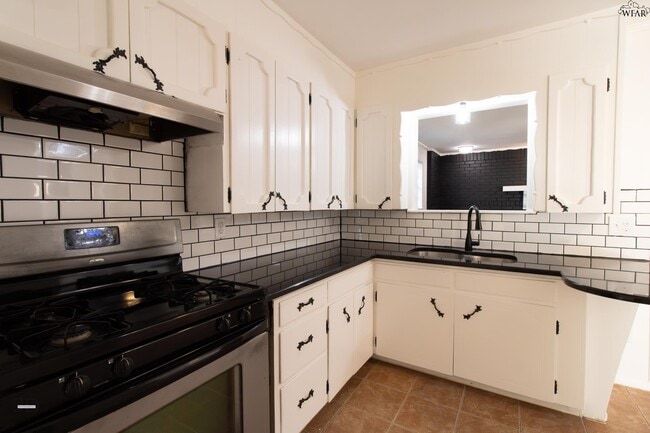 Building Photo - 674 Bell Rd S