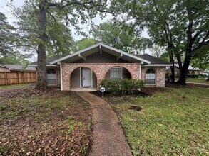 Building Photo - 3214 Three Pines Dr
