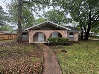 Building Photo - 3214 Three Pines Dr