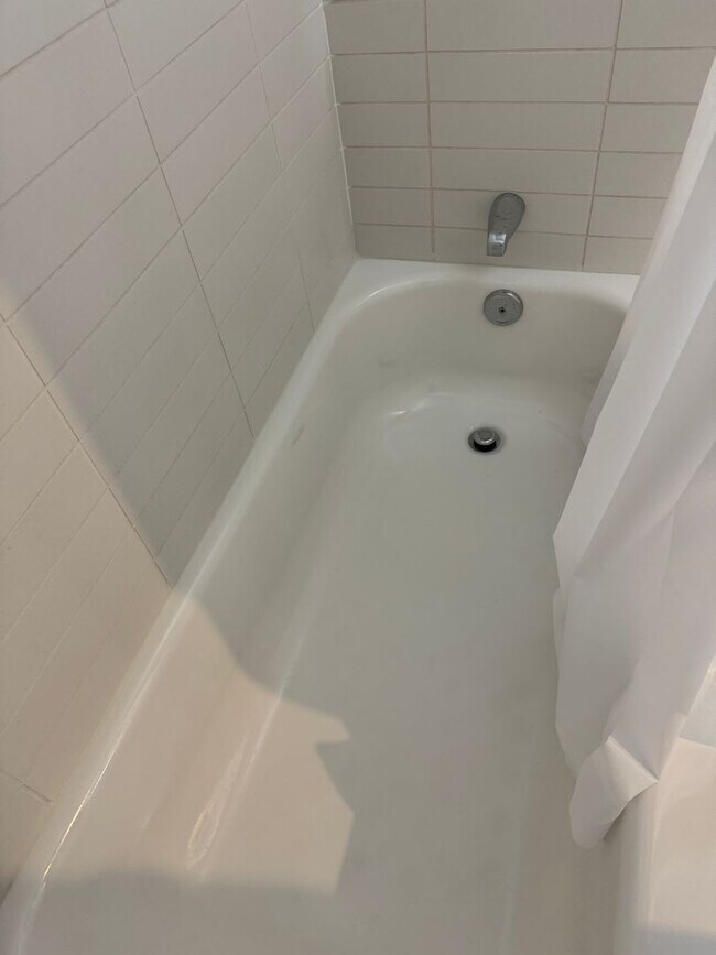 Building Photo - Pacifica Honolulu, 2 bdrm, 2 bath, 2 cover...