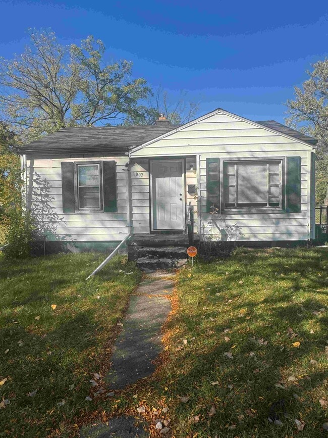 Building Photo - 1002 W Pierson Rd