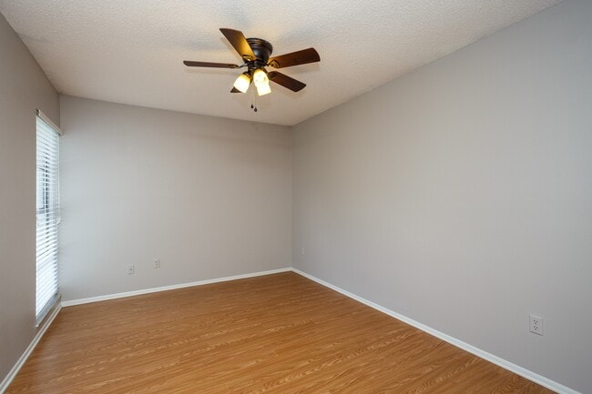 Building Photo - Clean and Neat Single Family Home
