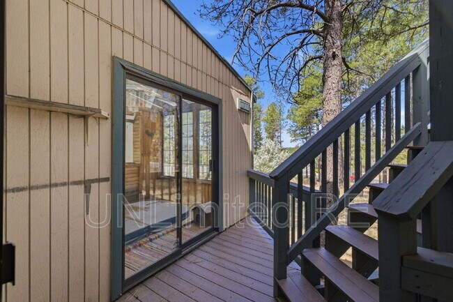 Building Photo - 1410 Inverrary Way