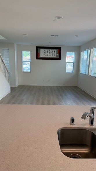 Building Photo - 3098 Acebo Dr