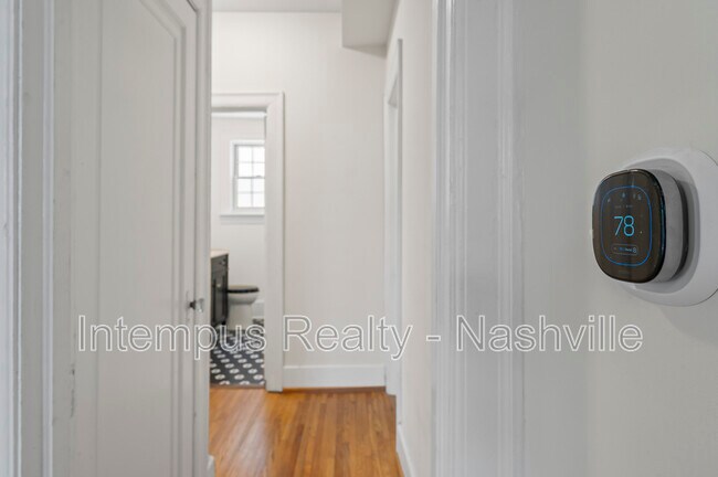 Building Photo - 2529 Ashwood Ave