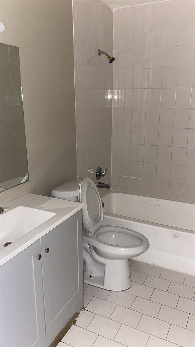 Building Photo - 8105 SW 21st Ct