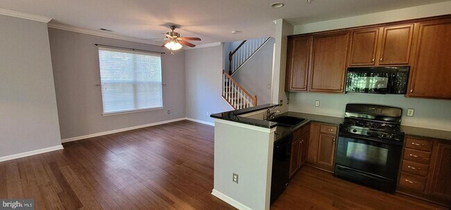 Building Photo - 43840 Hickory Corner Terrace