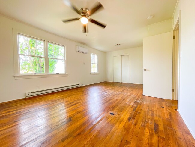 Building Photo - 110-116 Dobbs St - Unit 116