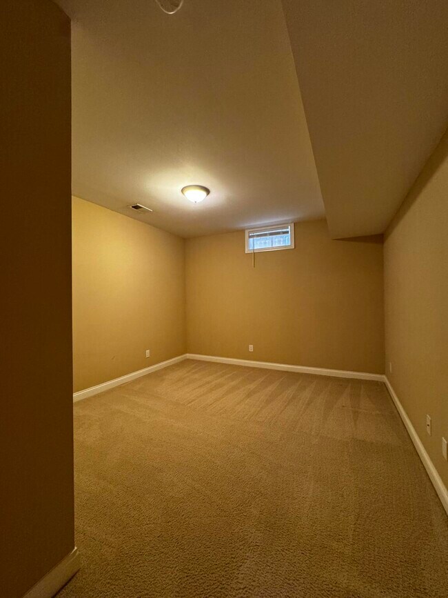 Building Photo - 3120 Hemingway Ln