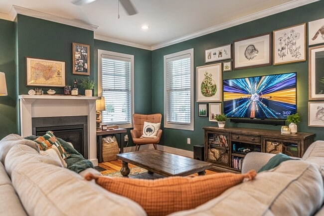 Building Photo - 420 Manning Square