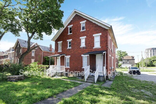 Building Photo - 1544 Granville St