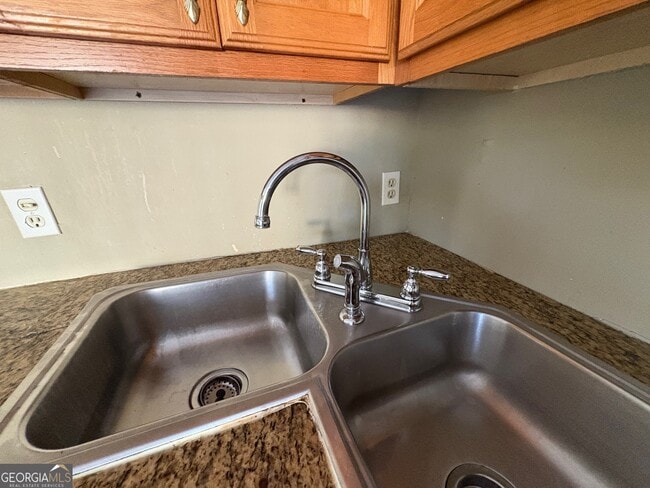 Building Photo - 422 Bainbridge Dr