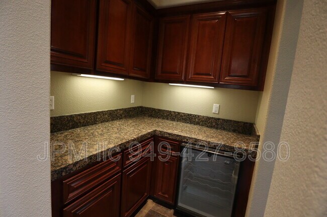 Building Photo - 3000 Granite Pointe Dr