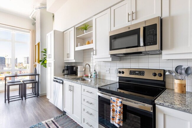 Building Photo - 516 Lea Ave