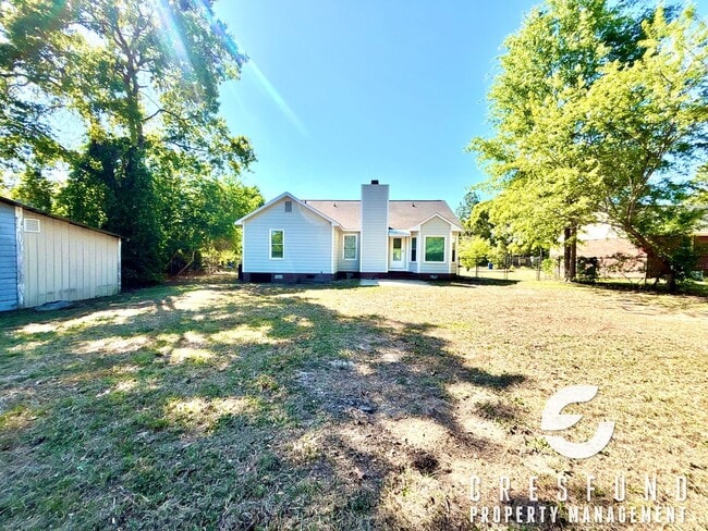 Building Photo - 7 MINUTES FROM INTERSTATE! Adorable 3 Bed Two Bath in Raeford - Ready for Move In TODAY!