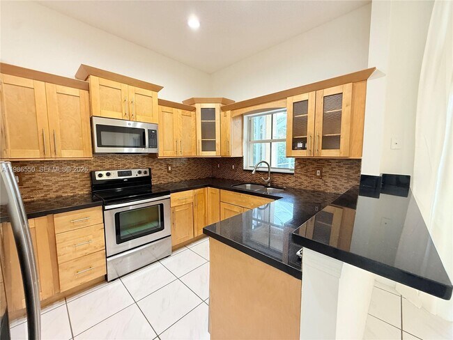 Building Photo - 964 Tanglewood Cir