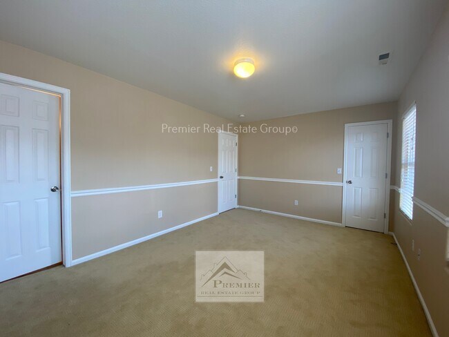 Building Photo - 7668 Sandy Springs Point