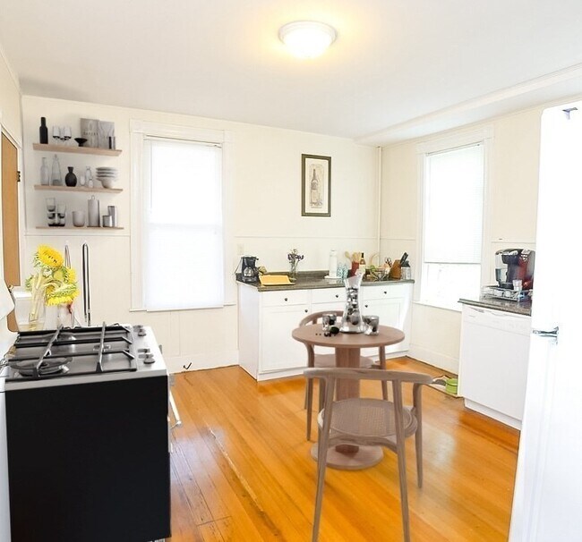 Building Photo - 18 Gibson St