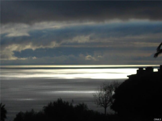 Building Photo - 1326 Skyline Dr