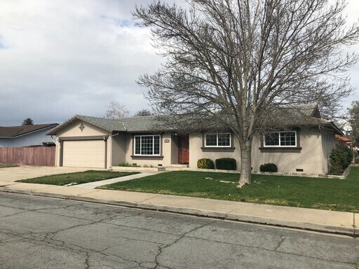 Building Photo - Turlock 4 Bedroom 2 Bathroom Home.