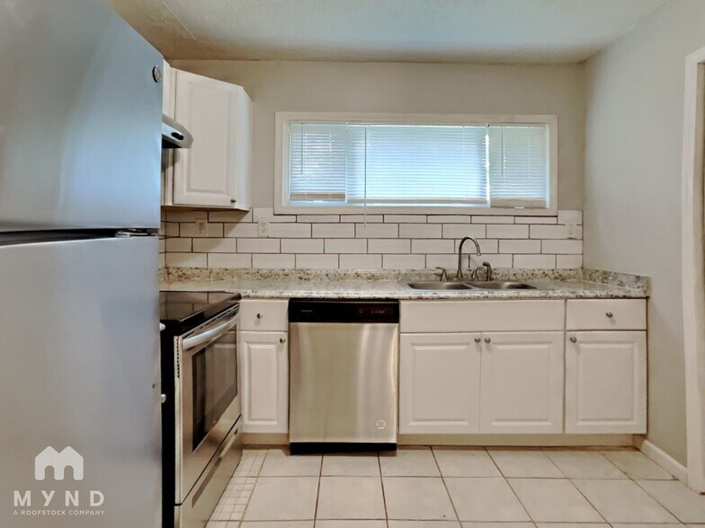 Building Photo - 6497 Voyles Dr