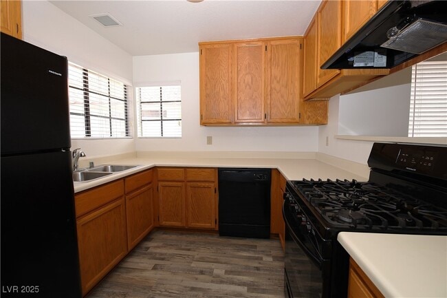 Building Photo - 672 Paulson Dr