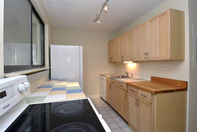 Building Photo - 330 W Miner St