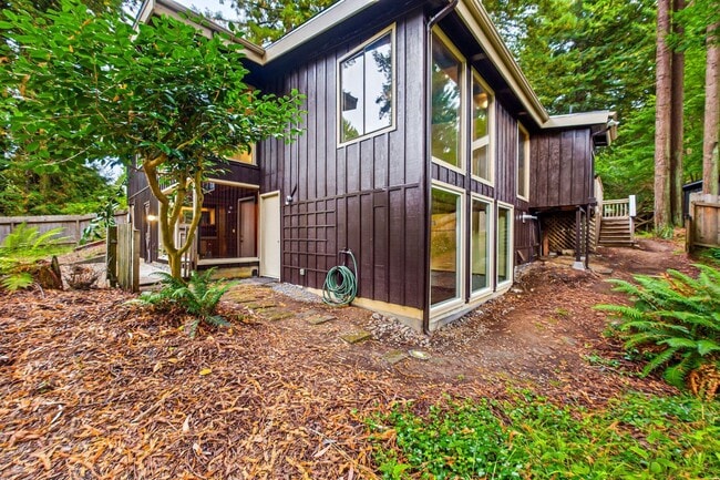 Building Photo - 2910 Greenbriar Ln