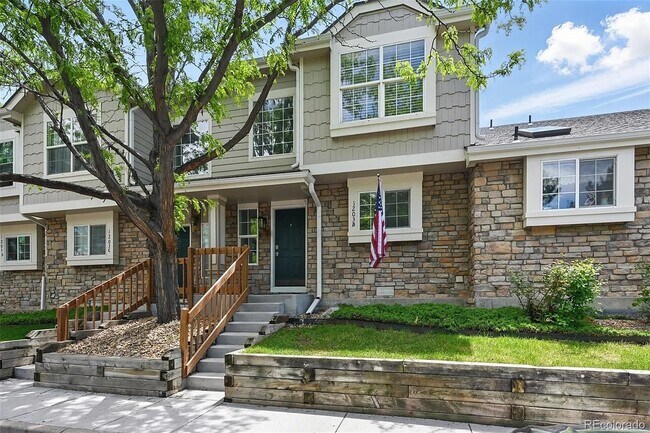 Primary Photo - Beautiful, updated, spacious unit!
