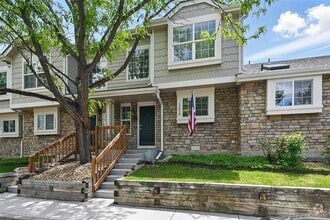 Building Photo - Beautiful, updated, spacious unit!