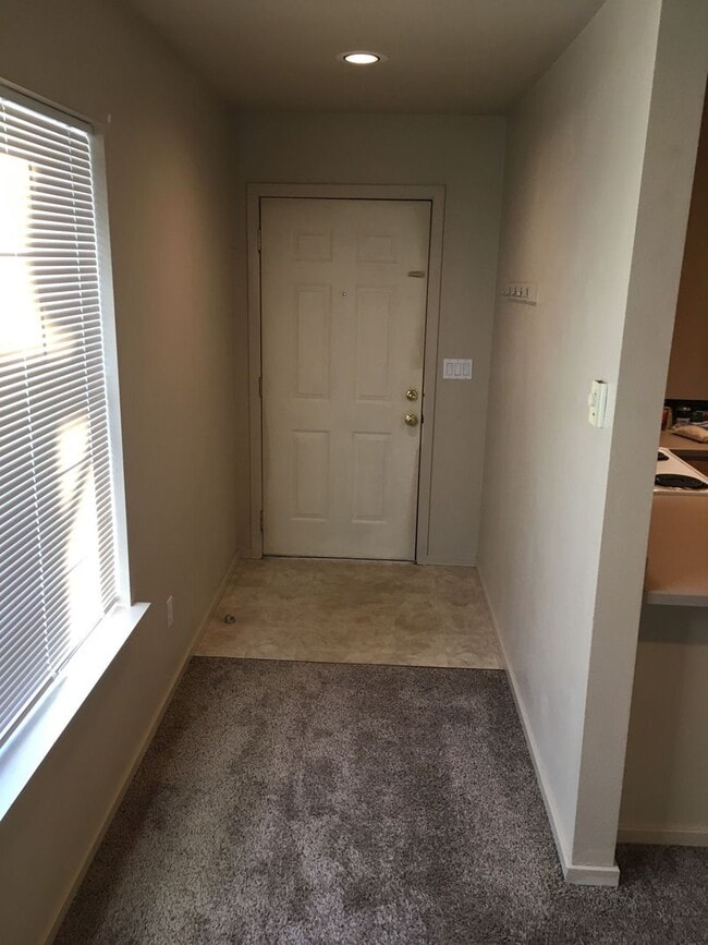 Building Photo - q418