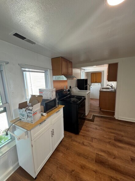 Building Photo - 28 Compton St