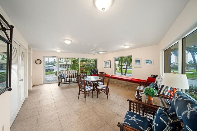 Building Photo - 4725 Cove Cir