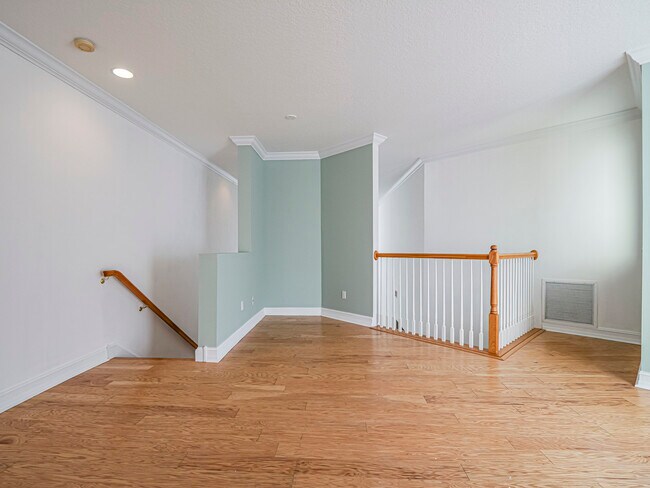 Building Photo - 1835 Bridgepointe Cir