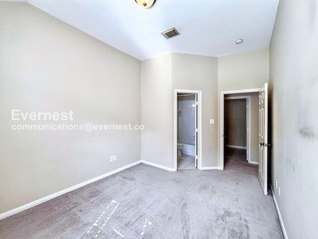 Building Photo - 2244 La Branch St