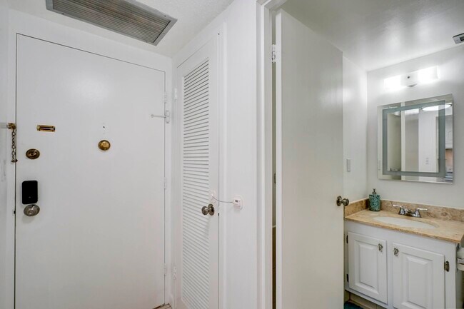 Building Photo - 3725 S Ocean Dr