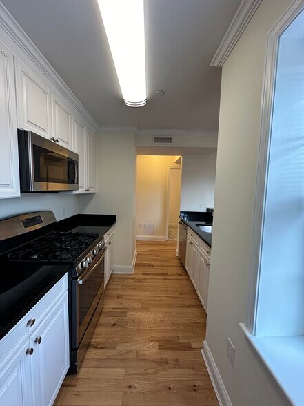 Building Photo - 65 Langdon St