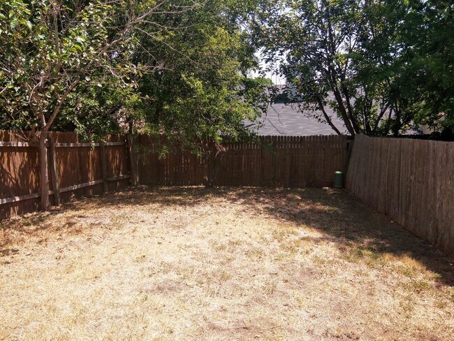 Building Photo - Two Bedroom Two Story Townhome In Amazing ...