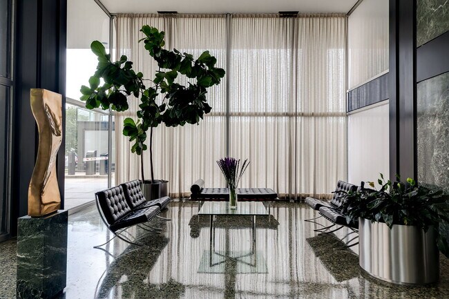 Building Photo - 910 N Lake Shore Dr