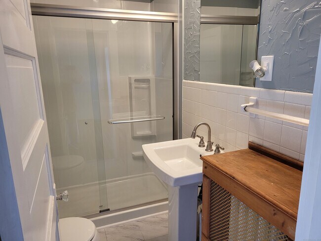 Building Photo - 25 S Main St