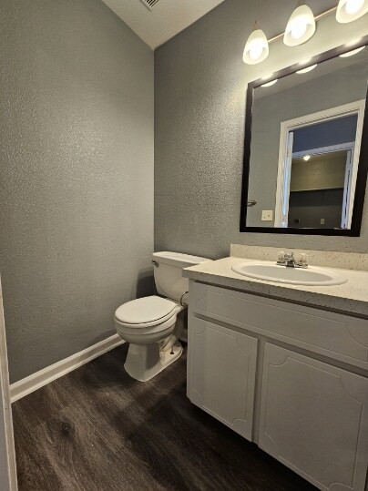 Halk Bathroom - 4005 Pilgram Dr