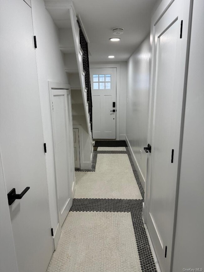 Building Photo - 39-39 Crescent St