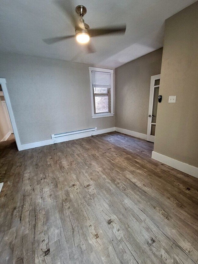 Building Photo - 1411 E Carson St