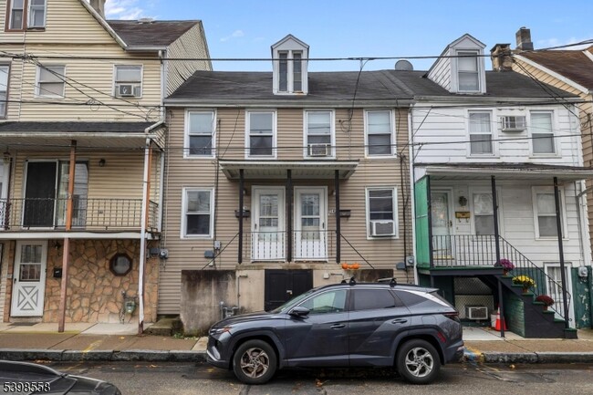 Building Photo - 116 Mercer St