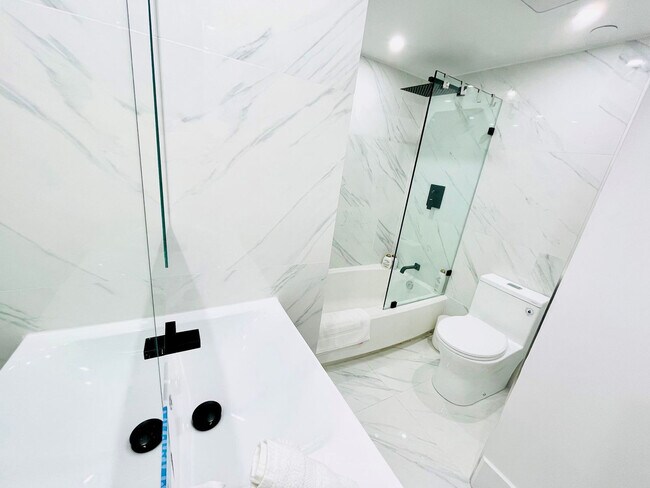 Building Photo - 825 Jimmy Buffett Mem Hwy