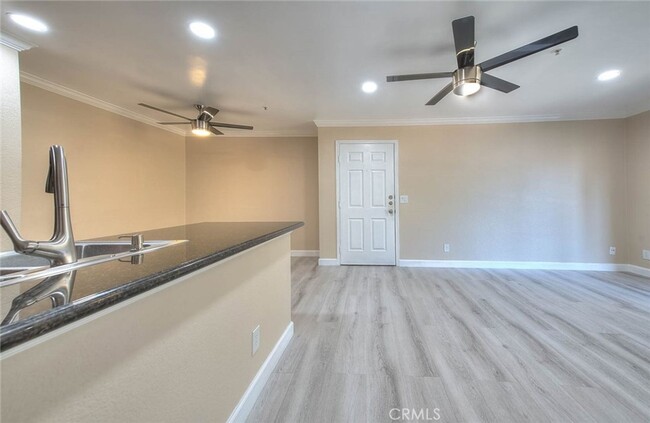 Building Photo - Beautiful 2 bedroom 2 bath condo in Corona...